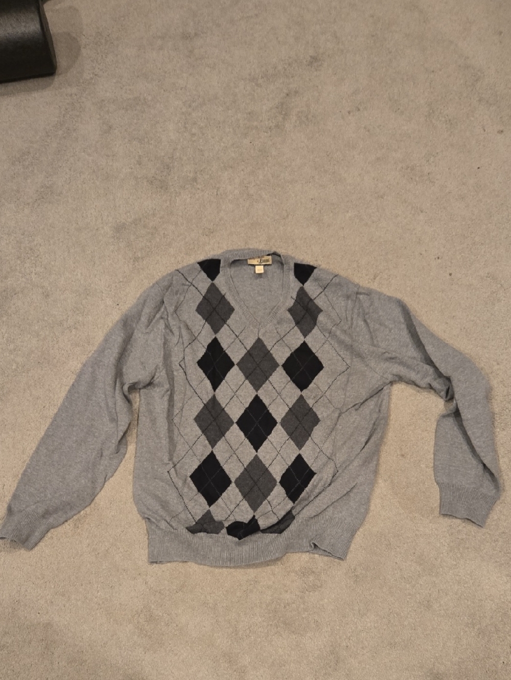 G.H. Bass & Co. Light Gray Argyle V-Neck Sweater